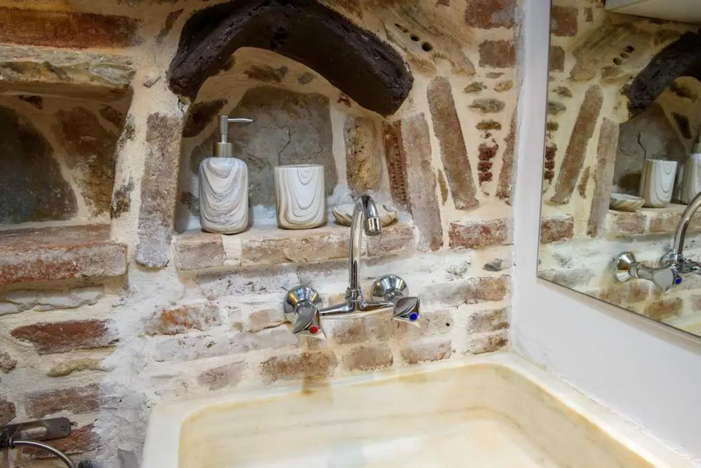 Lavrio stone house 5 min from the centre/port