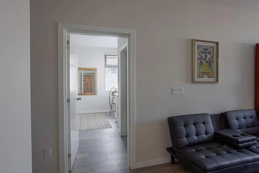 2 Bedroom, 2 Bathroom Detached Apt Max 7 Sleepers