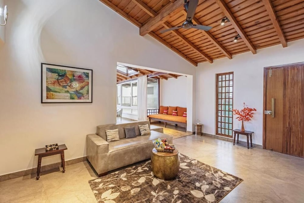 ELIVAAS Antarmann Casa Zenith 6 BHK