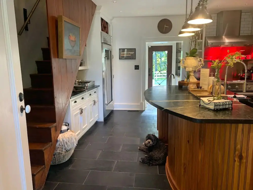 Historic Boyd Harvey House and Grounds 2 Bedroom Home by RedAwning