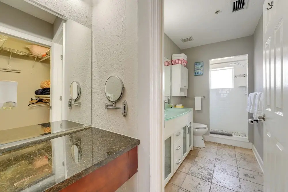 Coastal 'sea Side' Townhome - Walk to Beach!