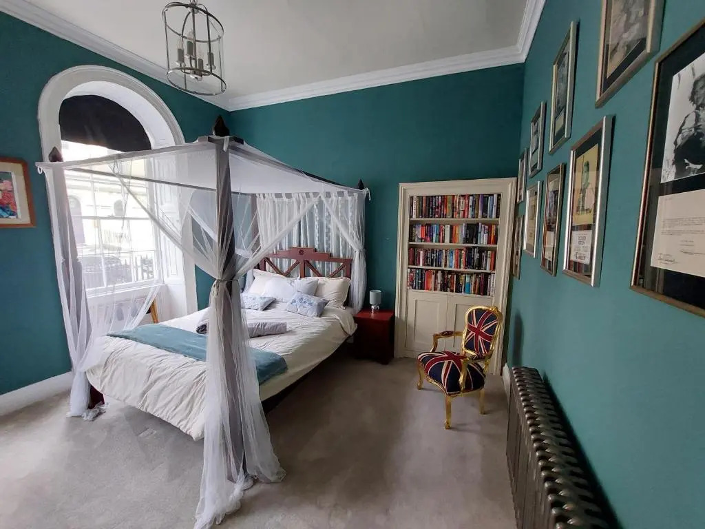Grade 1 Maisonette, 2 Bedrooms, Very Central