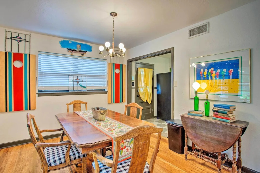 Pet-friendly River District Gem 5 Mi to Stockyards