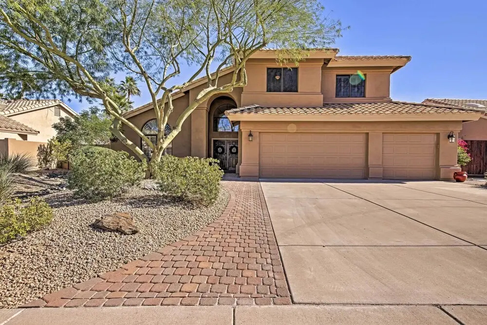 Upscale Phoenix Abode: Walk to South Mountain Park