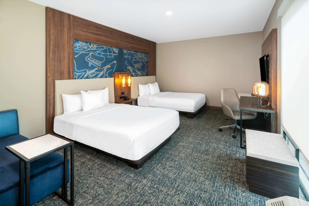 La Quinta Inn & Suites by Wyndham Nashville Downtown Stadium
