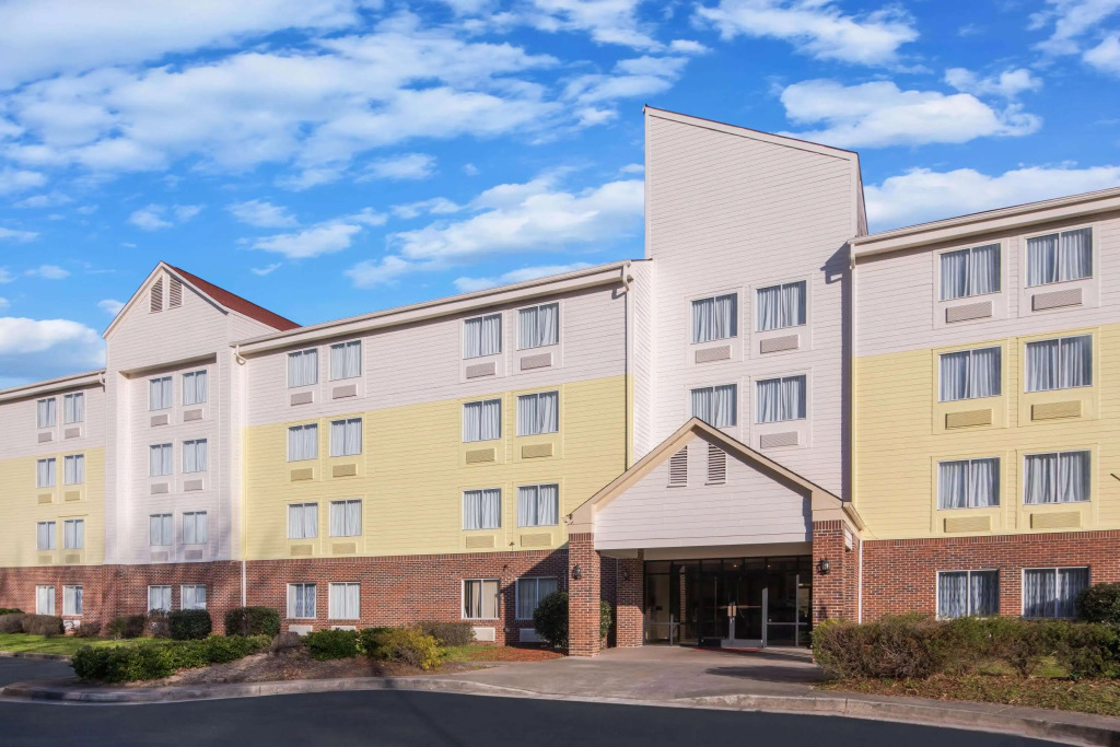 Days Inn by Wyndham Macon I-75 North