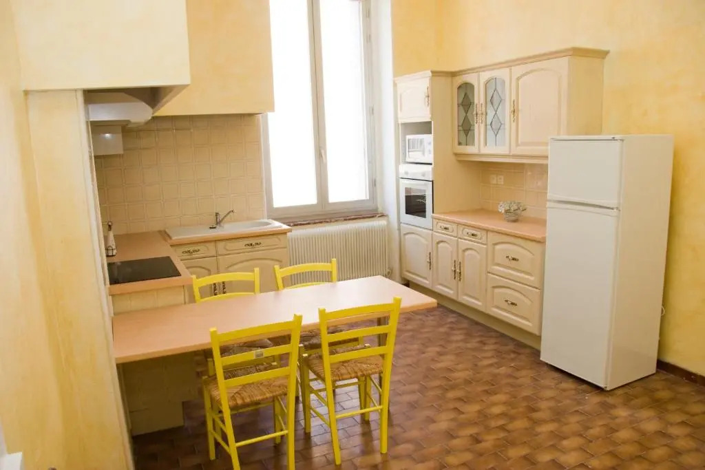 Les Bellevue Cité "4 Apartments, 1 with Garden & Private Parking, Aircon, WiFi, Free Public Car Park, 1 km from Cité"