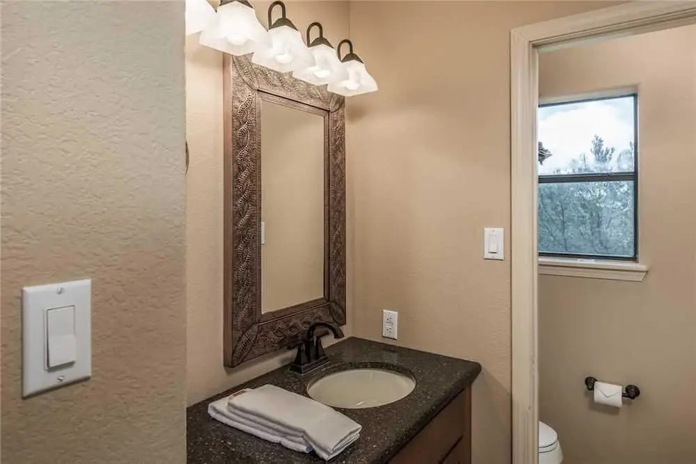 2 Spirit Lodge - Two Bedroom Cabin with Hot Tub