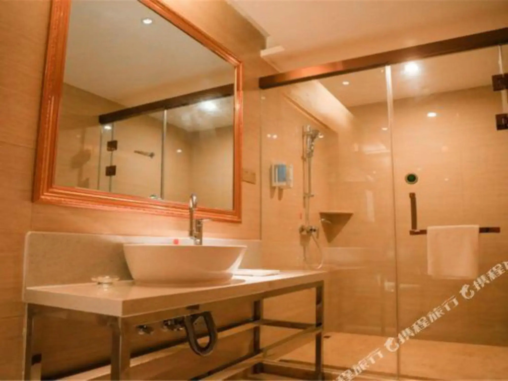 Vienna Hotel (Baoding Gaobeidian Baigou New City, Aerospace Hospital Friendship Road Branch)