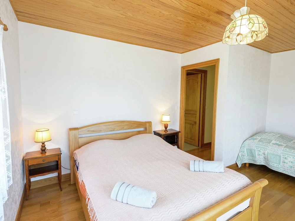 Spacious Villa in Concarneau with Swimming Pool