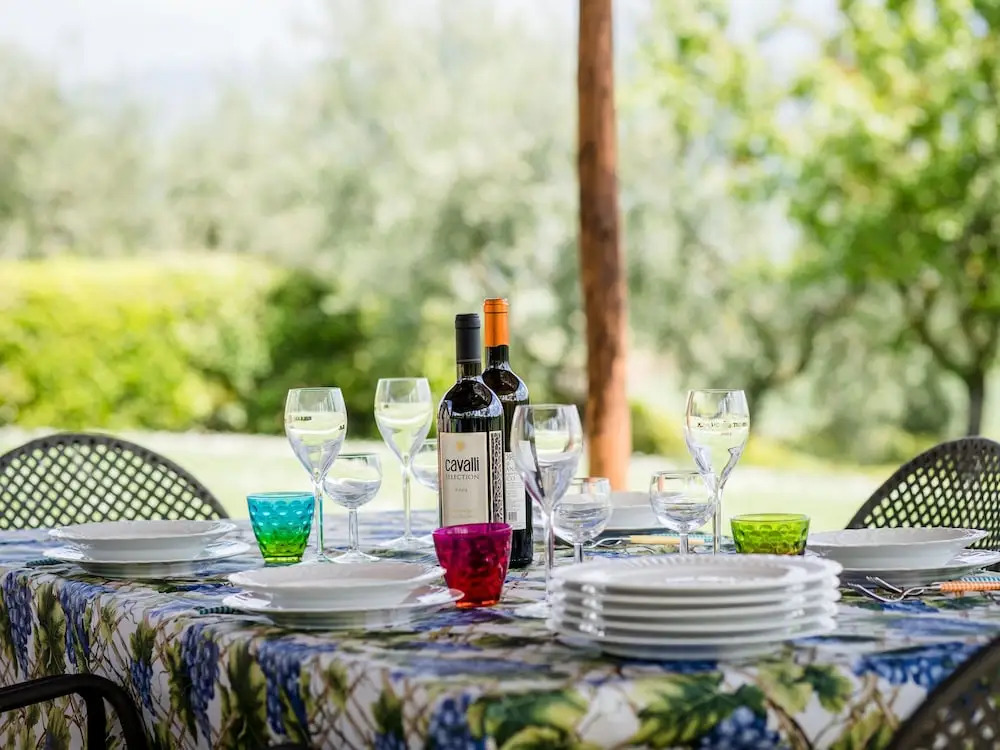 Spacious Villa at Lombriciano with Swimming Pool