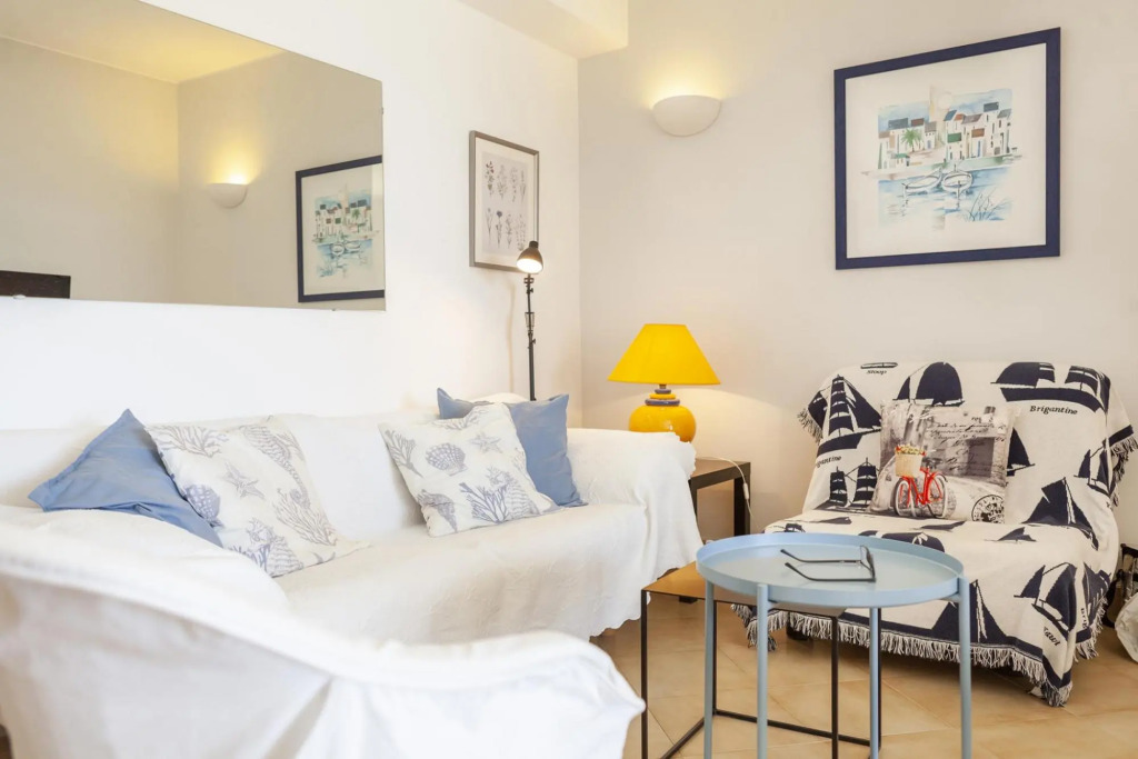 A08 - Magnolia Sea View Apartment