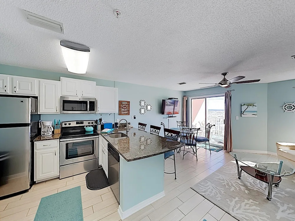 New Listing! Coastal Gem W/ Pool, 1 Block To Beach 1 Bedroom Condo