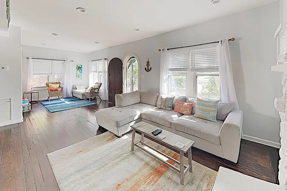 Upscale Coastal - Pool, Patio, Walk To Dining 3 Bedroom Home