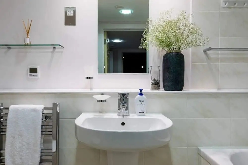 Amazing Designer 2 bed in Barons Court/west Ken