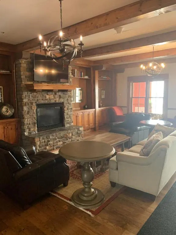 HH 207 Ski-InOut Sunrise Views Village Steps Sleeps 4