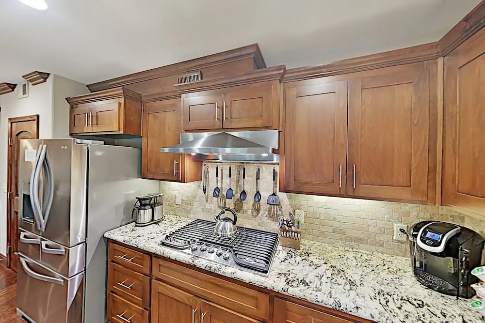 3987mant 3 Bedroom Condo