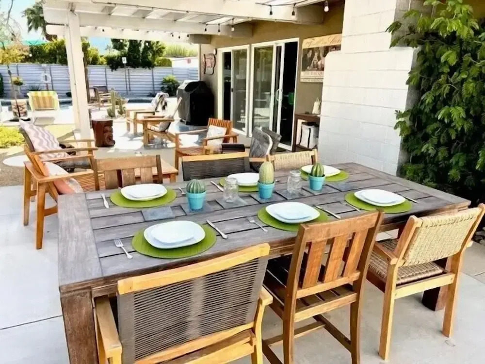 Mid Century Ranch - Private Resort-style Pool!