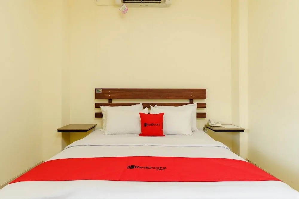RedDoorz Syariah near Jembatan Siti Nurbaya Padang