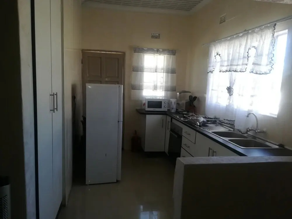 Lee Land Guest House
