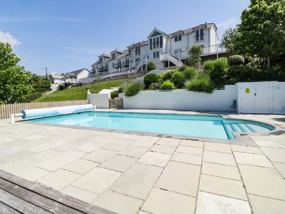 2 Garden Apartment