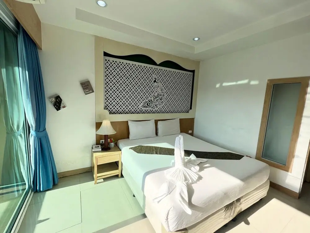 Red Sapphire Hotel