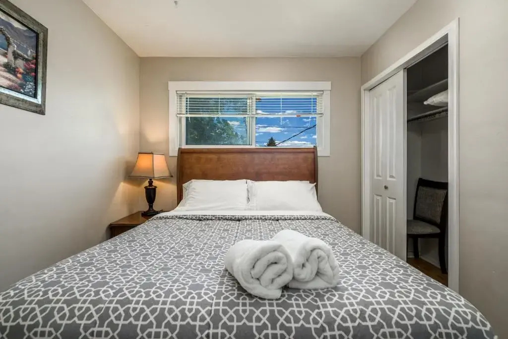V-Home by Heritage park and Glenmore Reservoir