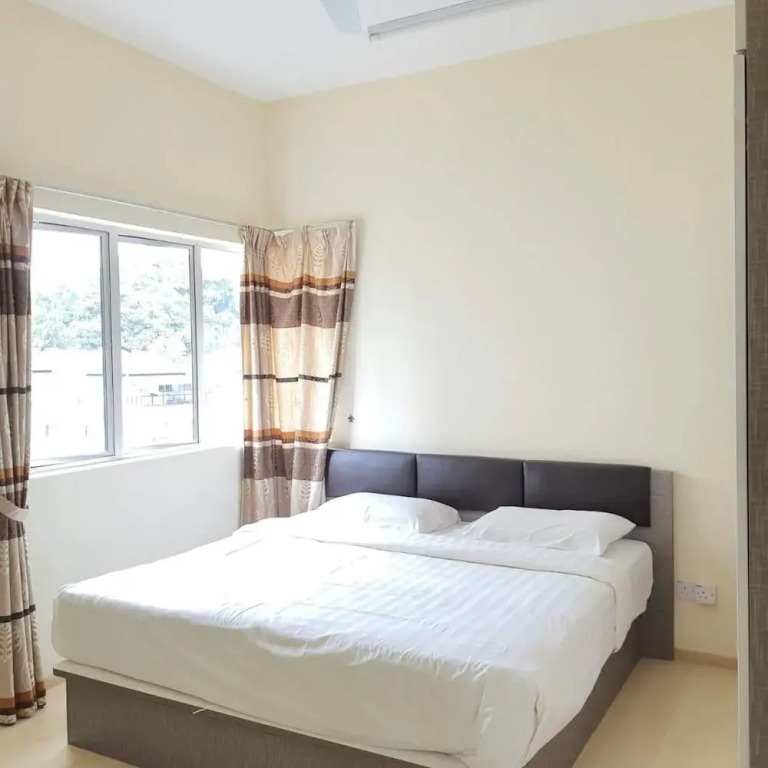 OYO Home 90354 Camlodge Royal Lily
