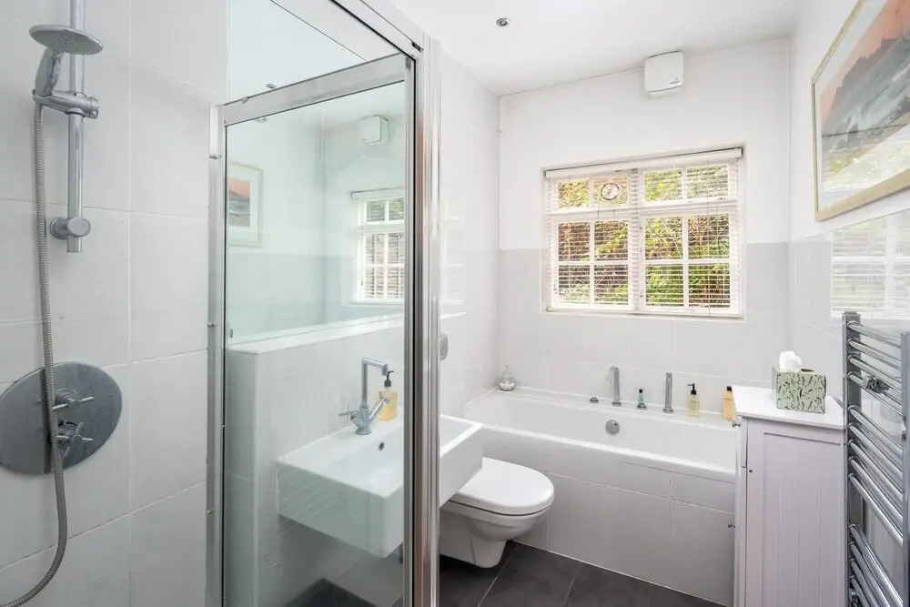 Charming 2BR Flat With Patio in Hammersmith