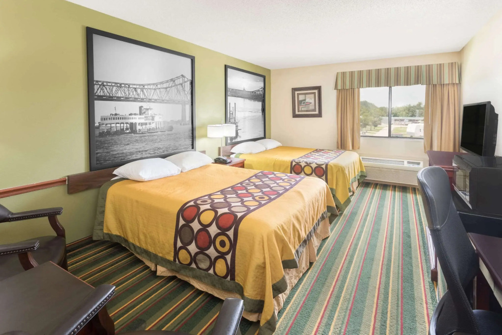 Super 8 by Wyndham Duson Lafayette West Area