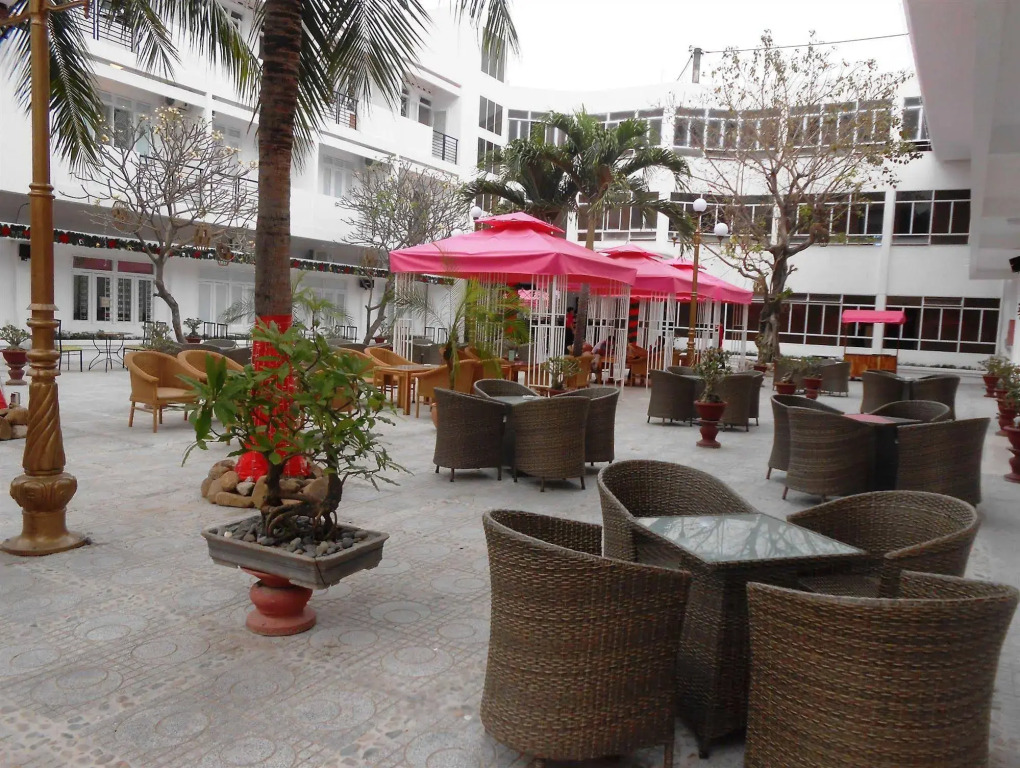 Yasaka Huong Sen Restaurant & Hotel