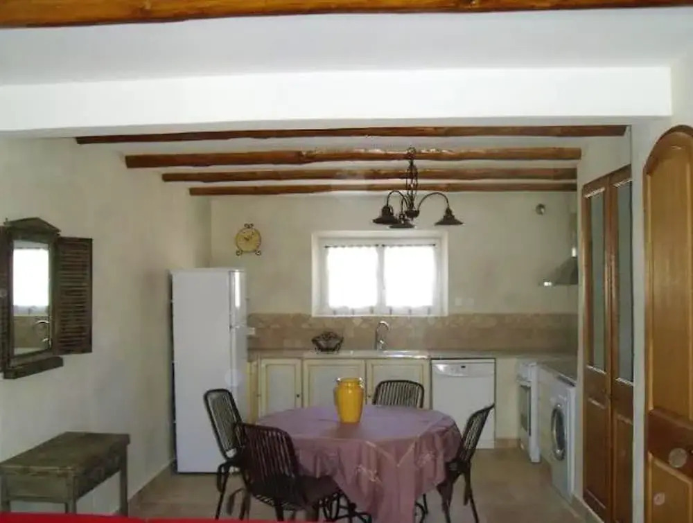 Apartment With 2 Bedrooms in Monteux, With Shared Pool, Enclosed Garden and Wifi - 80 km From the Beach