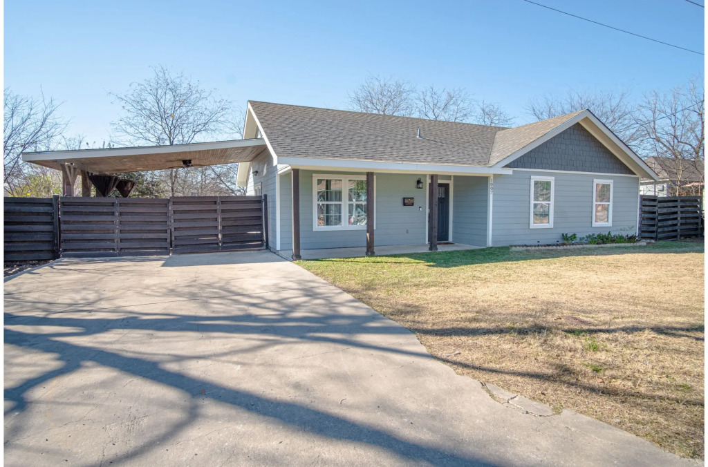 Lovely 3 BR Home Only 9 Minutes From Downtown