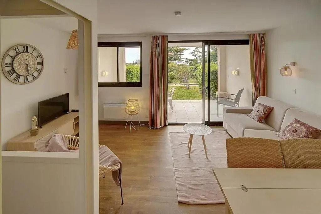 IMMOGROOM - 3 Rooms renovated - Pool - Terrace - Garden - Parking