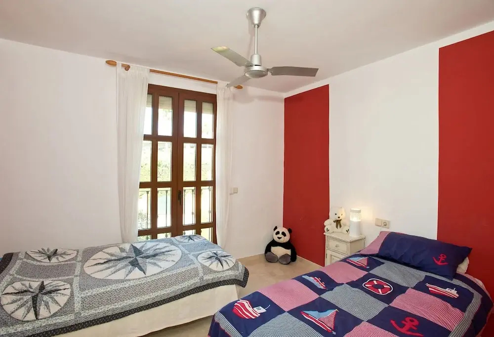 Holiday villa with 5 bedrooms, private pool, Nueva Andalucia, Marbella
