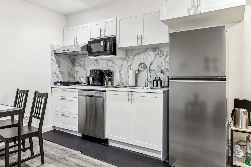 Charming Basement Suite With Parking & Laundry