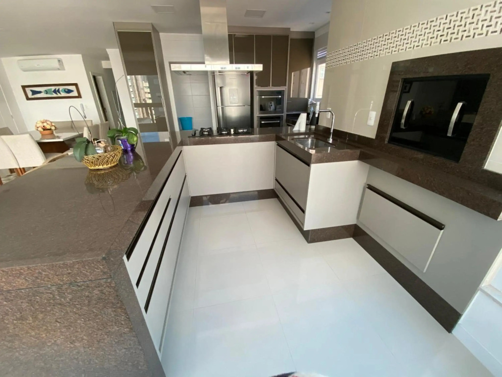 LINDO APARTAMENTO com 3 SUITES FINAMENTE MOBILIADO !