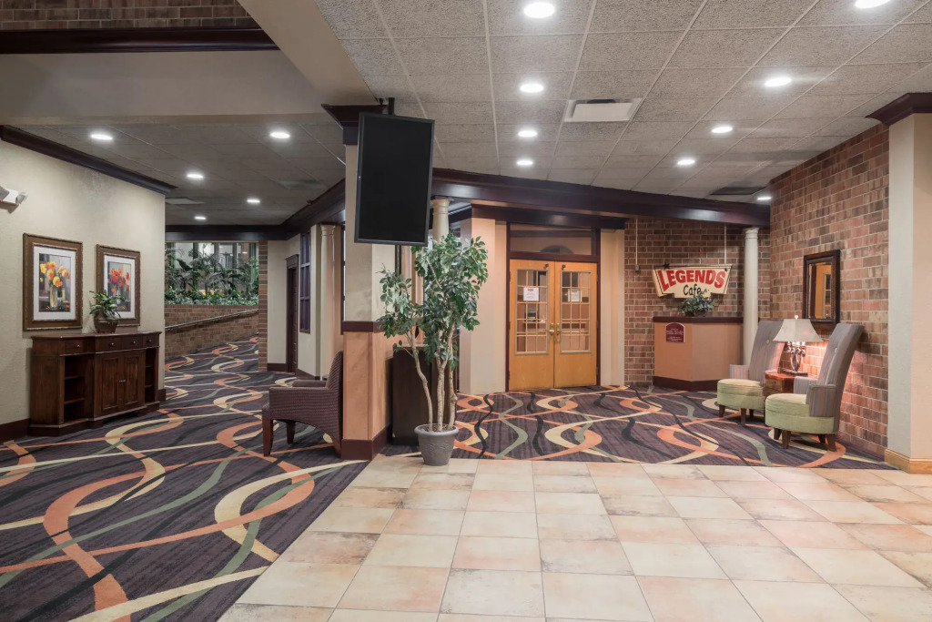 Holiday Inn & Suites St. Cloud by IHG