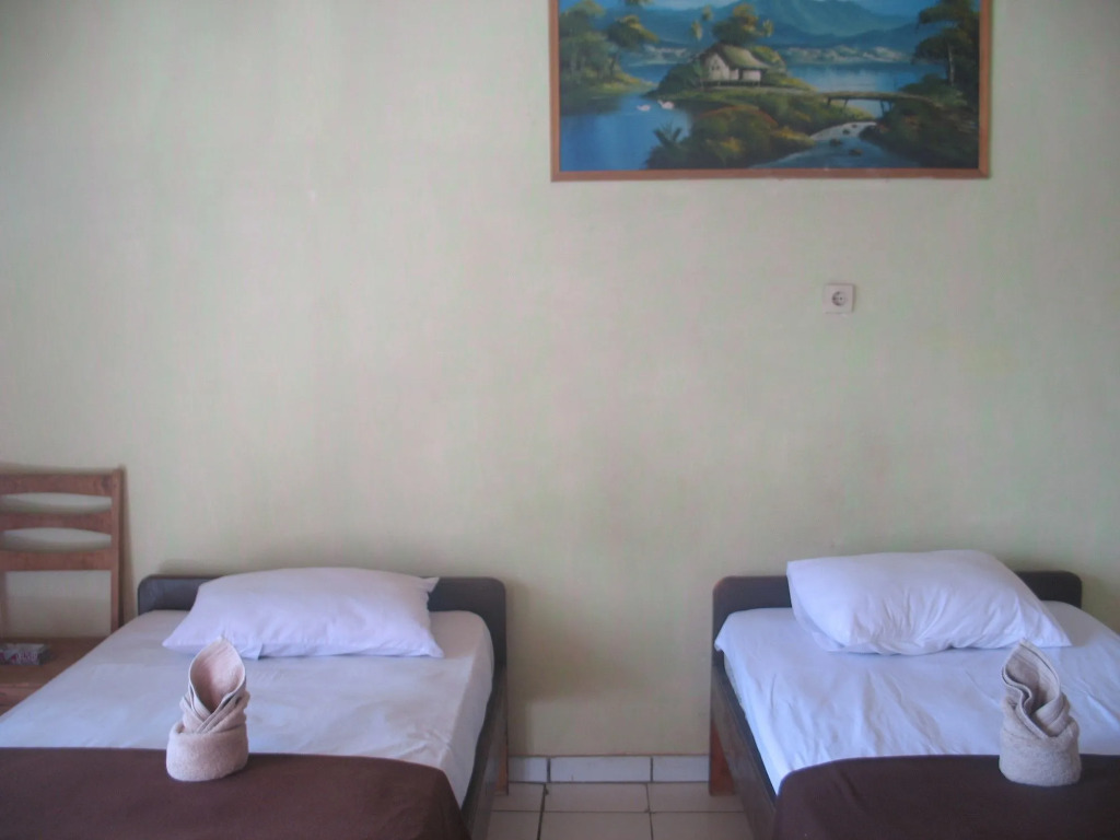 Lovina Central Hostel