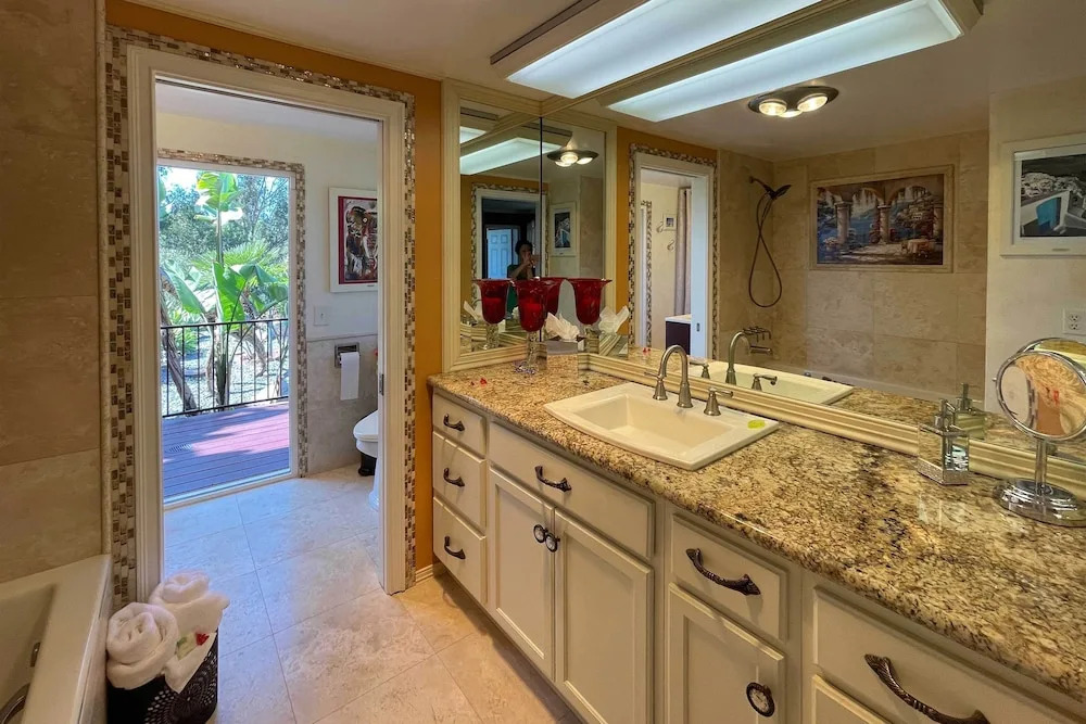 Colorful El Cajon Gem: Deck, Garden & Valley Views