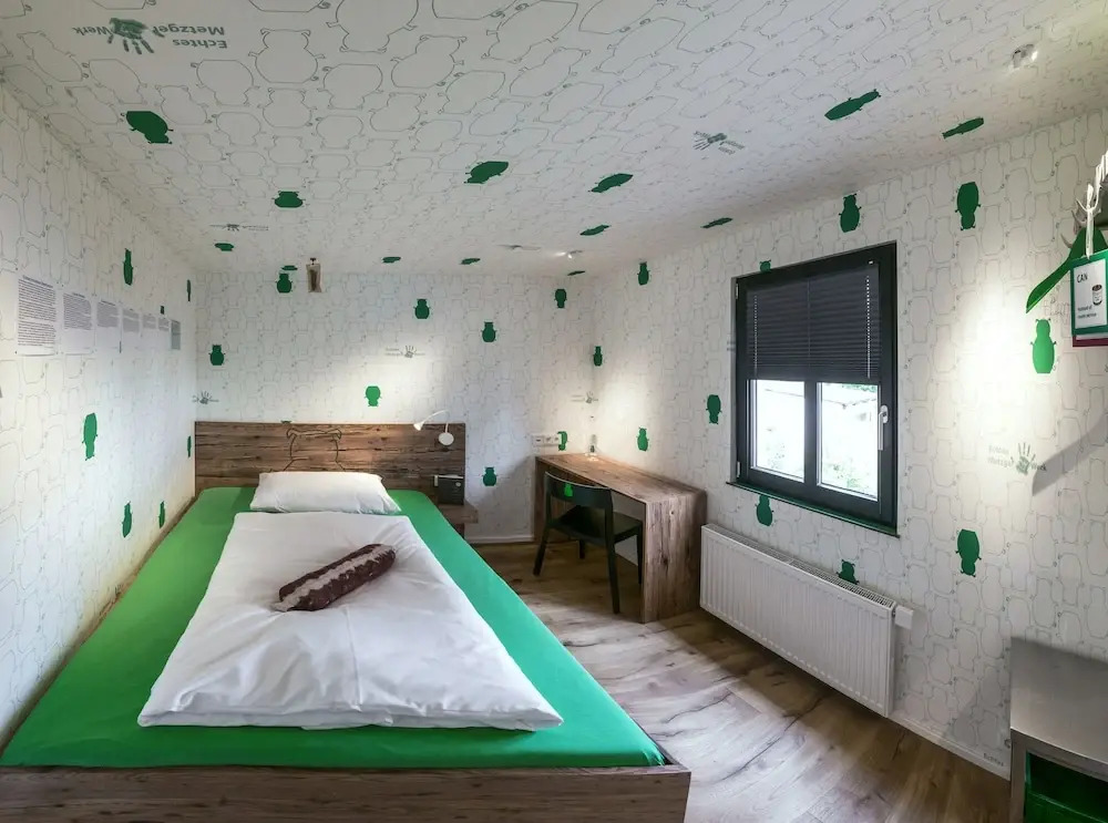 BRATWURSThotel