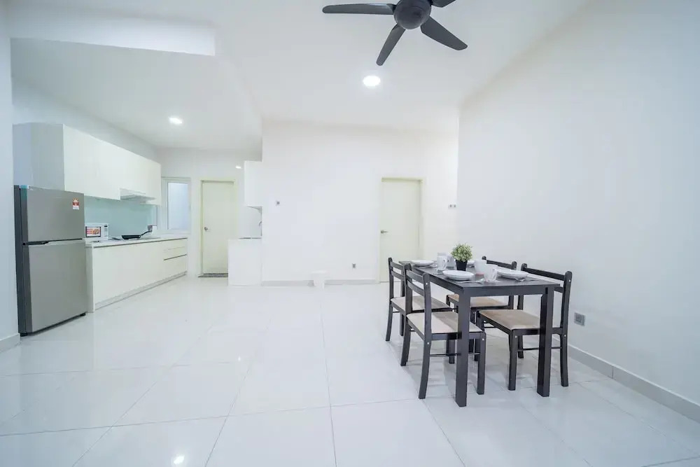 OYO Home 89449 Fancy 2 Bedroom Crest Residence