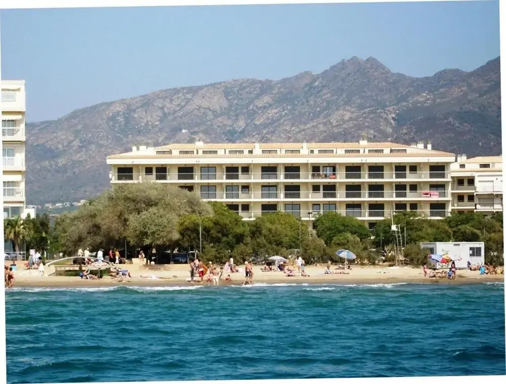 Beachfront Apartment in Roses