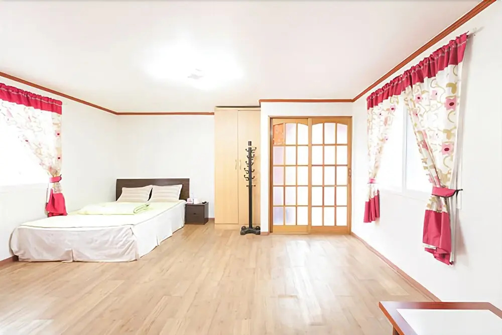 Hoengseong White House Pension