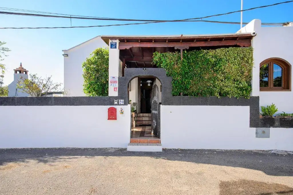 Hearth away from house. BREIA
