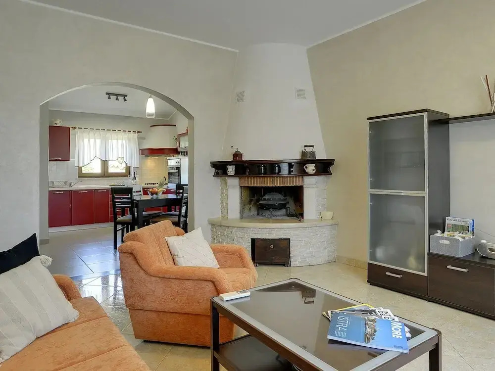 Villa in Peroj with Private Pool & Near Beach