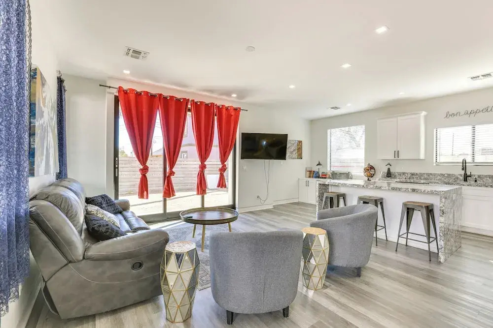 2 Mi to Dtwn Phoenix: Sleek Apt w/ Fenced Yard!