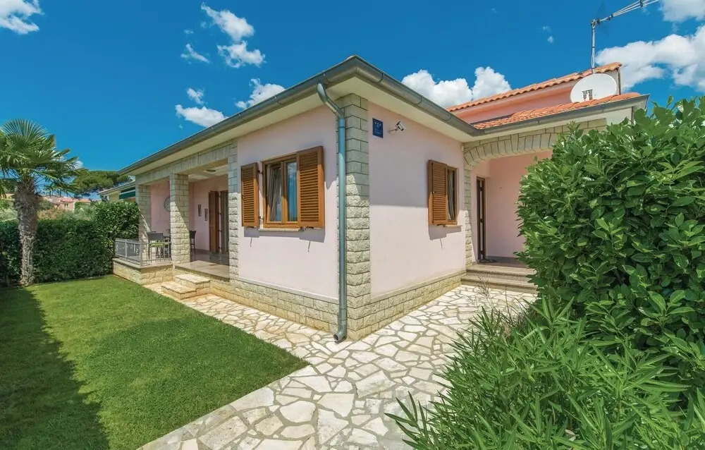 Holiday Home Kastelir 50 With Outdoor Swimmingpool
