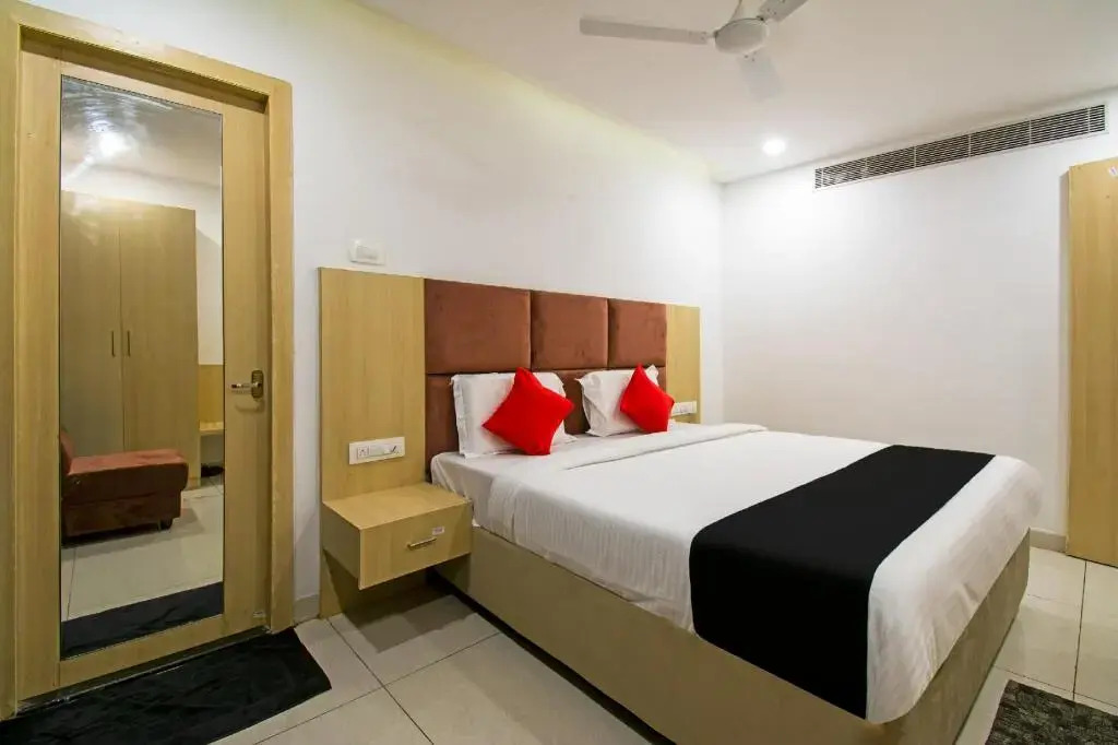 Hotel Snr Twilight by OYO Rooms