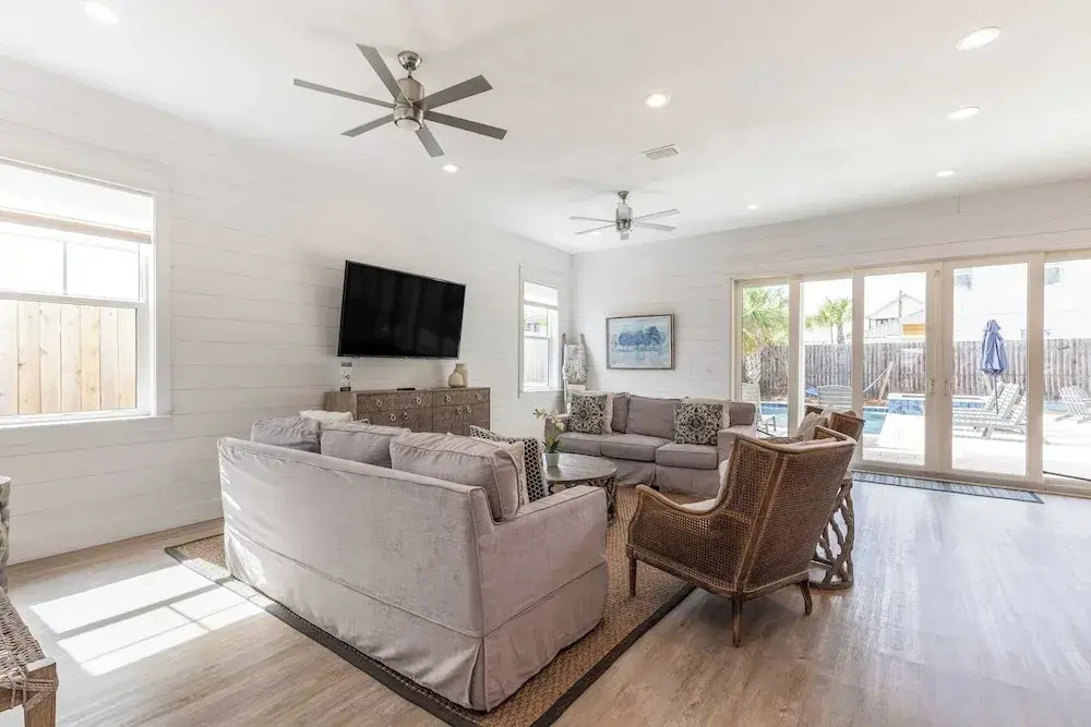 2 Homes in Destin by Avantstay   Sleeps 30, Private Pool+hot Tub, Game Room, Outdoor Bar, Walk to Beach